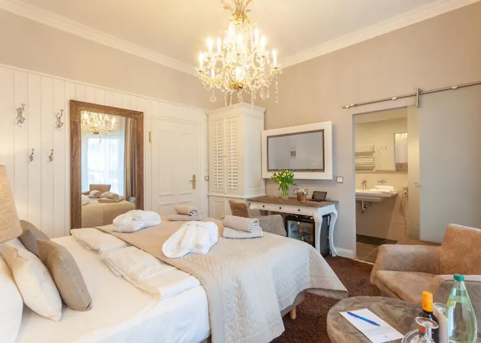 Hotel Vier Jahreszeiten Binz (Adults Only)
